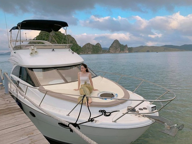 Tú Anh buông lơi vai trần nuột nà, Lương Thuỳ Linh khoe vòng 1 gợi cảm trước biển - ảnh 8