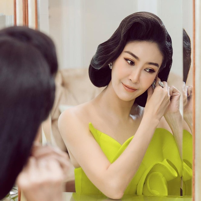 Tú Anh buông lơi vai trần nuột nà, Lương Thuỳ Linh khoe vòng 1 gợi cảm trước biển - ảnh 15