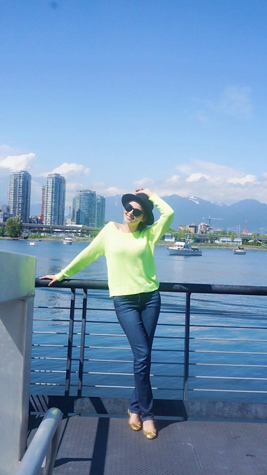 Á hậu Phương Nga 'tái xuất' với tạo hình công chúa tóc xù, khoe khéo thềm ngực gợi cảm - ảnh 12