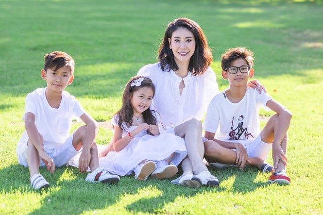 Á hậu Phương Nga 'tái xuất' với tạo hình công chúa tóc xù, khoe khéo thềm ngực gợi cảm - ảnh 6