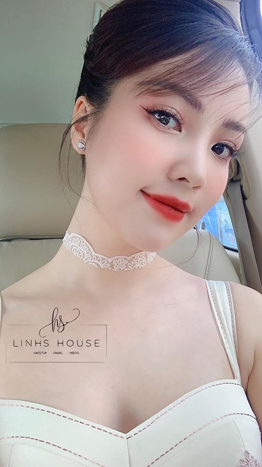 Đỗ Mỹ Linh 'kín cổng cao tường', Hoàng Thuỳ khoe đường cong gợi cảm với váy da báo - ảnh 15