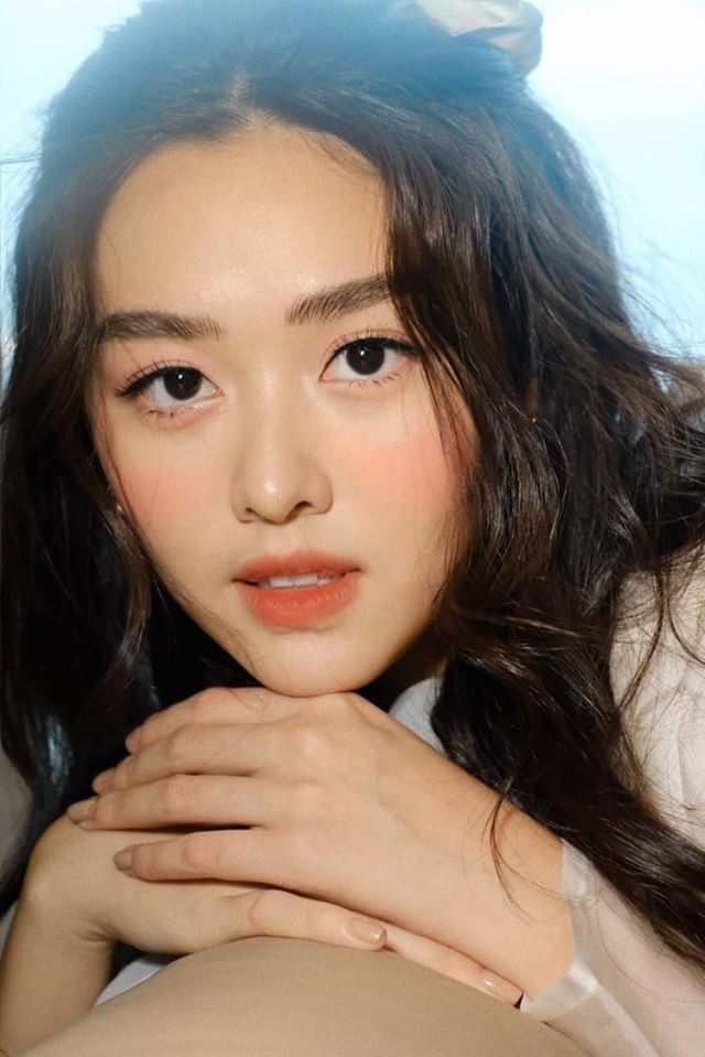 Đỗ Mỹ Linh 'kín cổng cao tường', Hoàng Thuỳ khoe đường cong gợi cảm với váy da báo - ảnh 13
