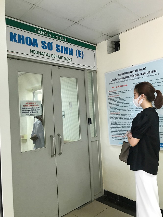 Đỗ Mỹ Linh tặng quần áo và đóng viện phí cho bé sơ sinh bị bỏ rơi 3 ngày dưới hố gas - ảnh 3