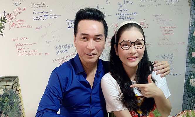Ca sĩ Nguyễn Hưng phong độ trong tiệc sinh nhật tuổi 65 bên 'kiều nữ' Lý Nhã Kỳ - ảnh 3
