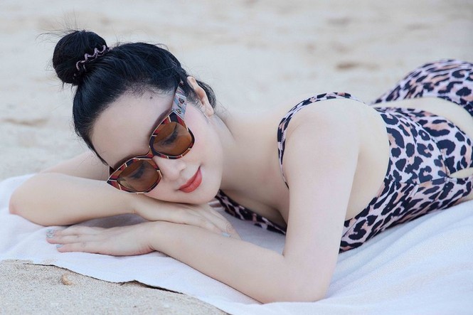 Minh Tú mặc trễ nải khoe vai trần nuột nà, Giáng My nóng bỏng với bikini ở tuổi 50 - ảnh 5