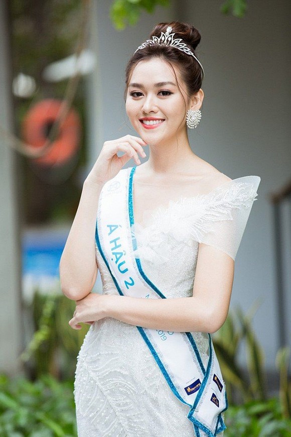 Á hậu Tường San sắp kết hôn ở tuổi 20, hé lộ về chồng sắp cưới hơn 9 tuổi - ảnh 2
