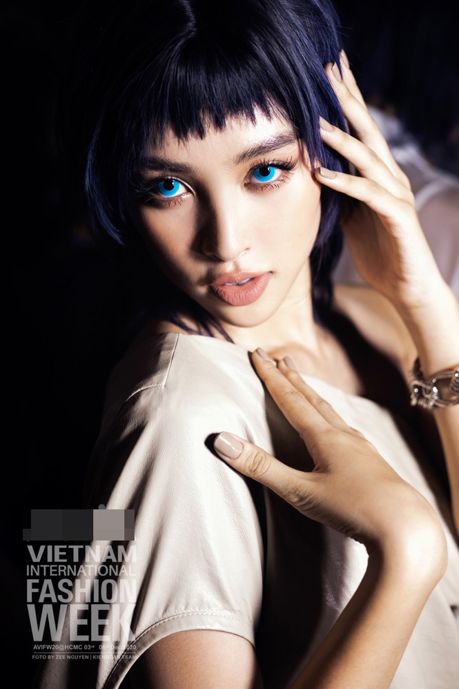 Loạt ảnh hậu trường với thần thái đỉnh cao của Hoa hậu Đỗ Thị Hà, Tiểu Vy - ảnh 9