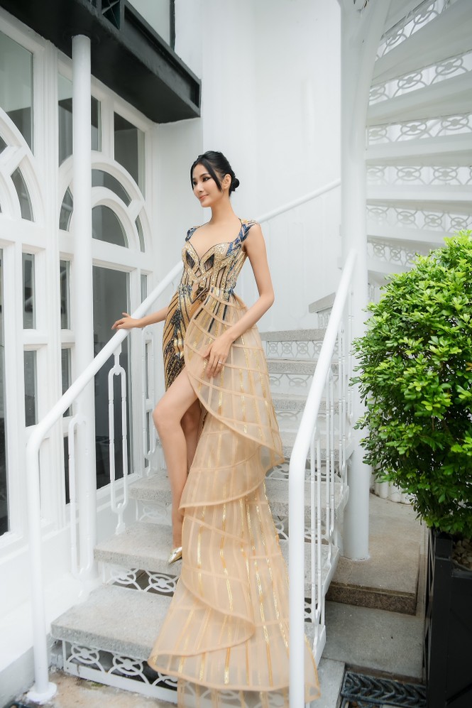 Lệ Quyên khoe vai trần gợi cảm bên “người tình tin đồn' kém 11 tuổi ở show thời trang - ảnh 6