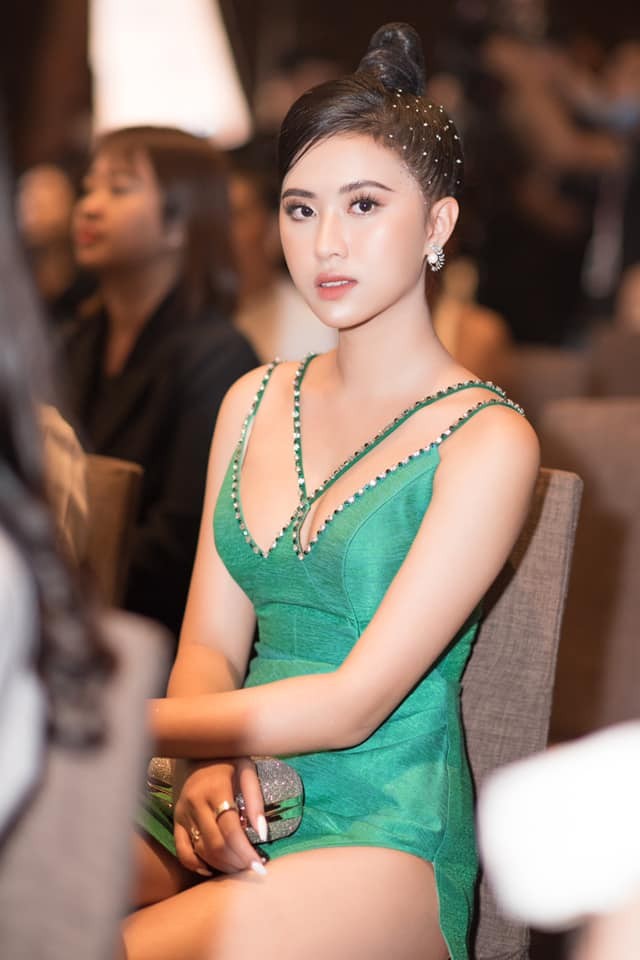 Người đẹp Thể thao Phù Bảo Nghi diện váy xẻ táo bạo, đọ sắc đàn chị Ngọc Hân-Thuỳ Dung - ảnh 4
