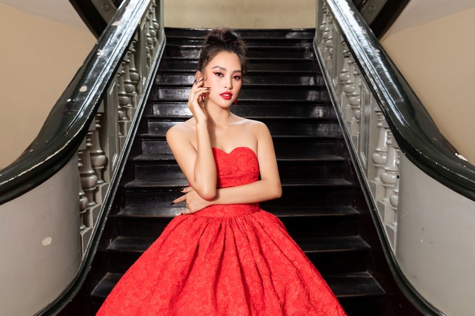 Đỗ Thị Hà diện váy đỏ rực khoe chân dài miên man, đọ sắc đàn chị Tiểu Vy-Hà Kiều Anh - ảnh 4
