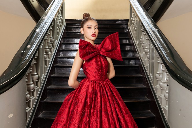 Đỗ Thị Hà diện váy đỏ rực khoe chân dài miên man, đọ sắc đàn chị Tiểu Vy-Hà Kiều Anh - ảnh 7