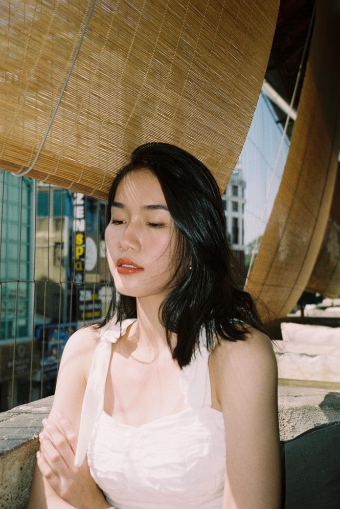 Đỗ Thị Hà nền nã với áo dài, Hoàng Thuỳ diện váy xuyên thấu hoá 'mỹ nhân ngư' - ảnh 12