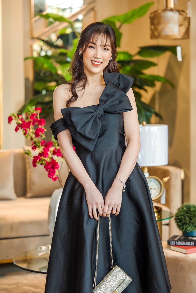 BTV Ngọc Trinh tái xuất xinh đẹp - ảnh 8