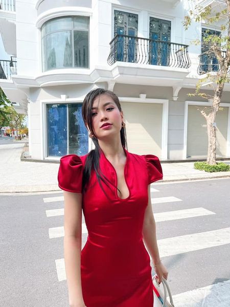 Tiểu Vy khoe thần thái 'đỉnh cao' tựa fashionista, Cẩm Đan vai trần quyến rũ - ảnh 12