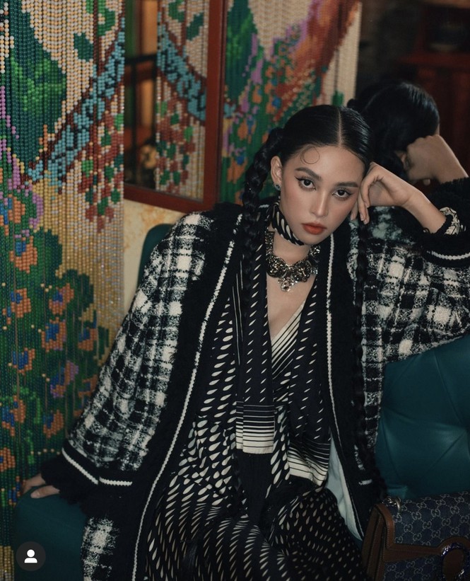Tiểu Vy khoe thần thái 'đỉnh cao' tựa fashionista, Cẩm Đan vai trần quyến rũ - ảnh 2