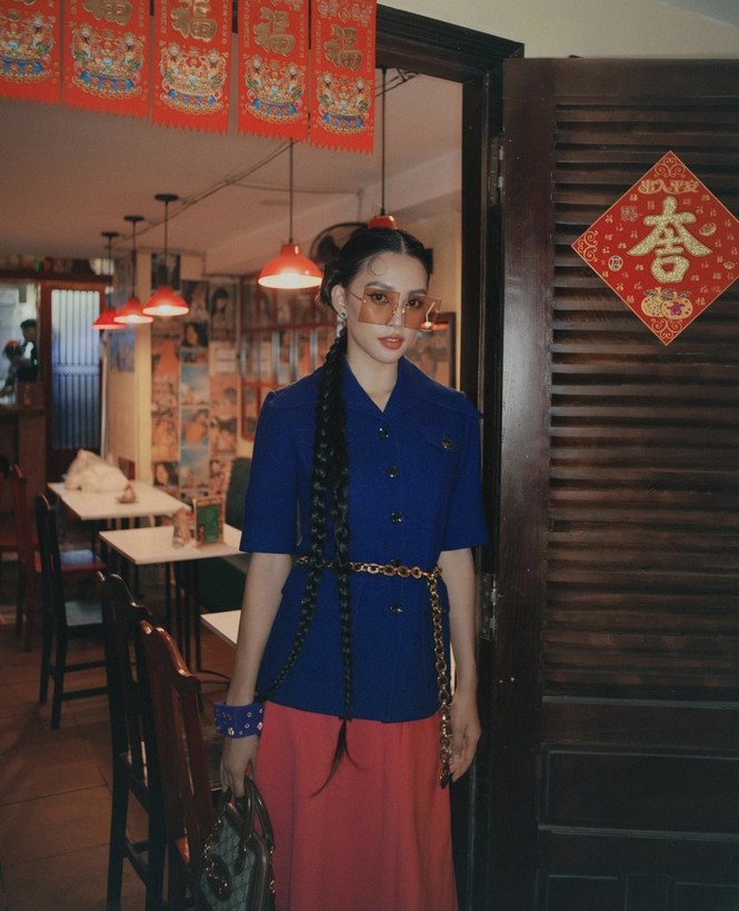 Tiểu Vy khoe thần thái 'đỉnh cao' tựa fashionista, Cẩm Đan vai trần quyến rũ - ảnh 3