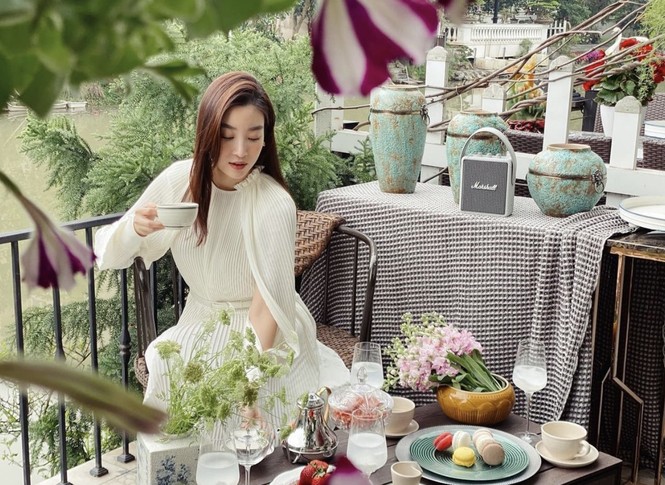 Tiểu Vy khoe thần thái 'đỉnh cao' tựa fashionista, Cẩm Đan vai trần quyến rũ - ảnh 14