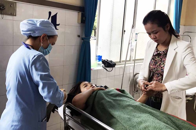 Xe khách 'đấu đầu' xe tải: Nhiều bệnh nhân bị thương nặng - ảnh 1