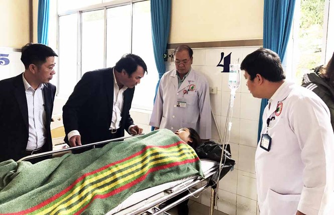 Xe khách 'đấu đầu' xe tải: Nhiều bệnh nhân bị thương nặng - ảnh 2