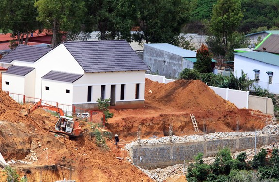 Trách nhiệm cán bộ ở nơi “mọc” lên nhiều biệt thự không phép - ảnh 1