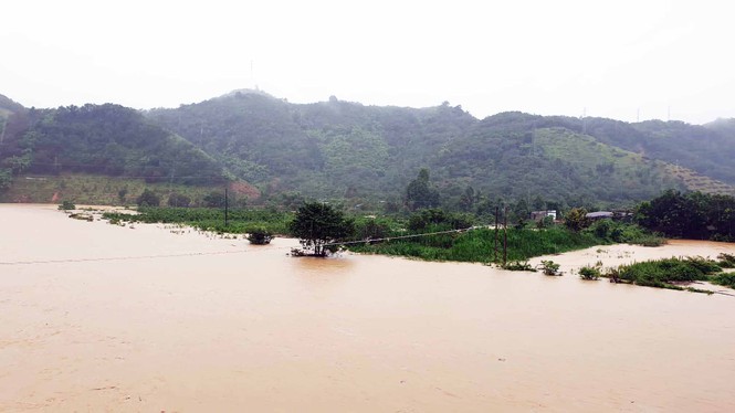 Công an viên bị nước cuốn tử vong khi giúp dân ứng phó lũ - ảnh 1