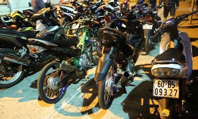 50 'quái xế' náo loạn Quốc lộ 20, cảnh sát nổ súng khống chế - ảnh 2