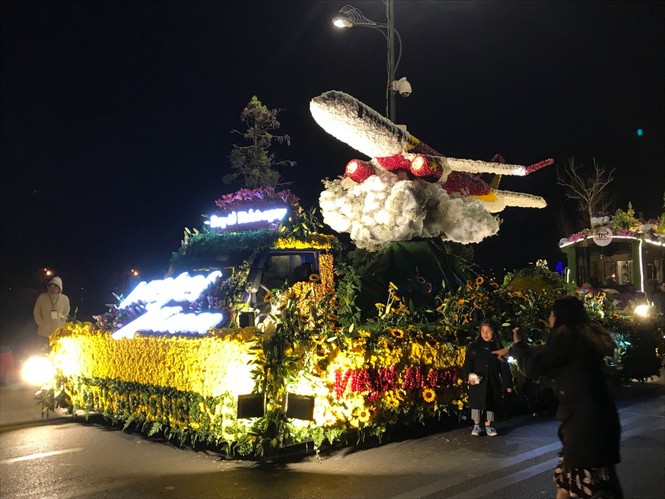 Biển người tham dự đêm khai mạc Festival hoa Đà Lạt 2019 - ảnh 2