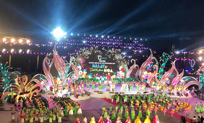 Biển người tham dự đêm khai mạc Festival hoa Đà Lạt 2019 - ảnh 3