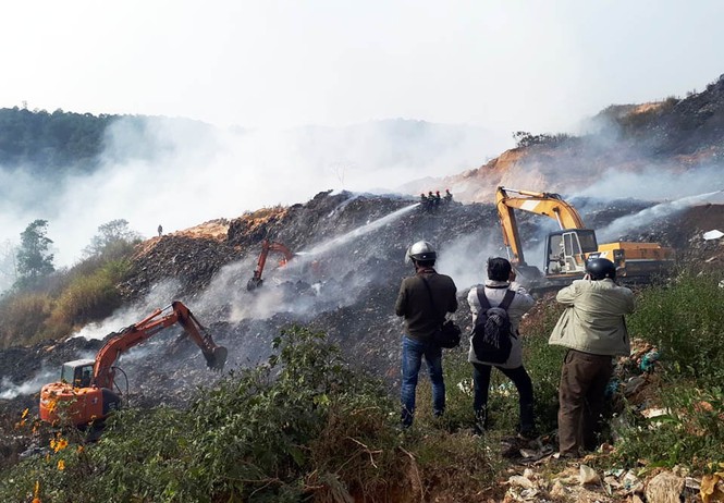Cháy bãi rác Cam Ly sang ngày thứ 6, Đà Lạt huy động tổng lực cứu hỏa - ảnh 1