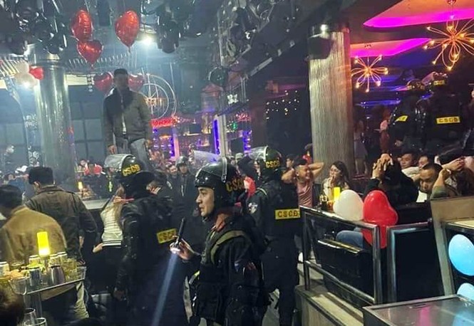Đột kích quán bar Rain Đà Lạt, phát hiện gần 100 thanh niên phê ma túy - ảnh 1