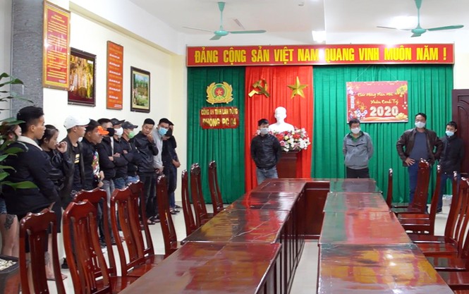 Bắt 30 dân bay lắc tàng trữ ma túy trong quán karaoke - ảnh 1