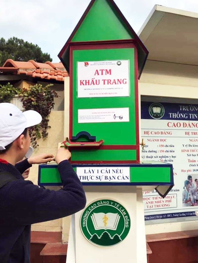 'ATM khẩu trang' miễn phí ở Đà Lạt cho du khách và người dân địa phương - ảnh 3
