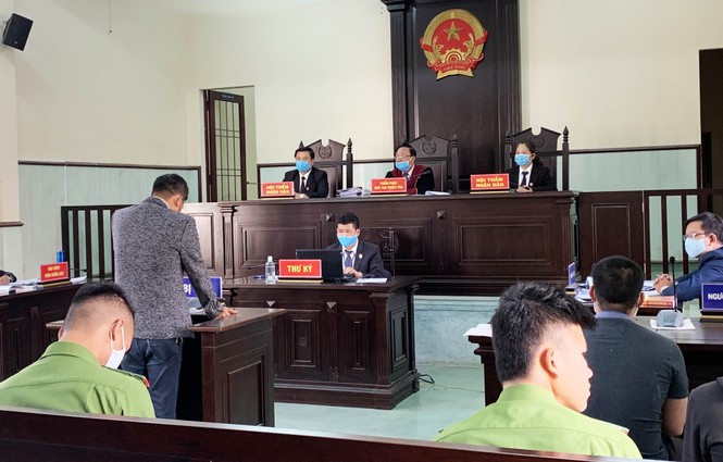 ‘Đại gia’ đánh bảo vệ, phớt lờ đo thân nhiệt lĩnh 9 tháng tù - ảnh 1