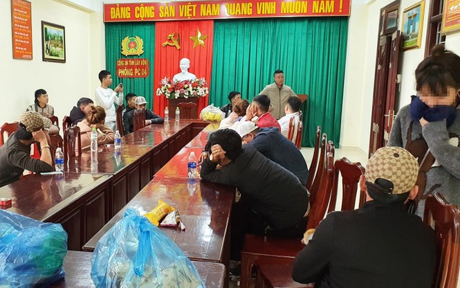 'Đột kích' quán bar ở Đà Lạt, phát hiện nhiều dân chơi dương tính ma túy - ảnh 1