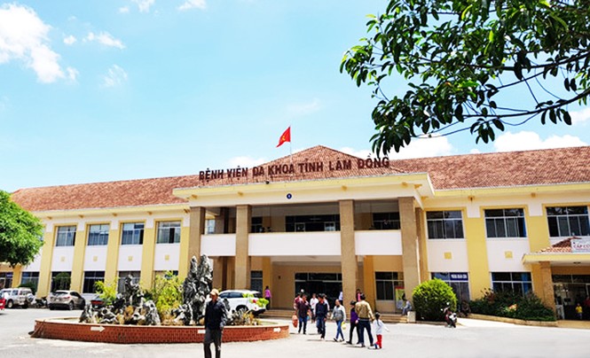 Bốn bạn trẻ hiến máu cứu sản phụ - ảnh 1