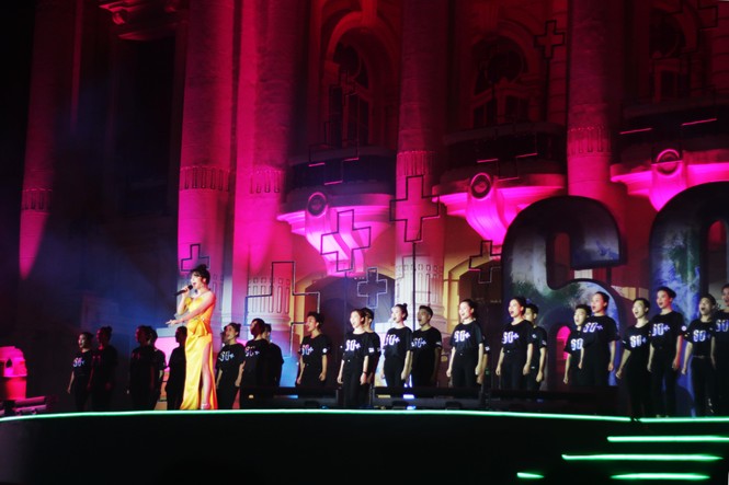 Những hình ảnh ấn tượng tại Giờ Trái Đất 2019 - ảnh 7