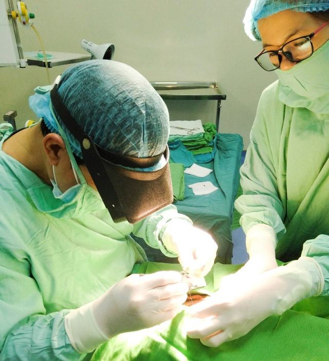 Hy hữu đầu bút chì nằm trong hốc mắt bé trai suốt 5 năm - ảnh 1