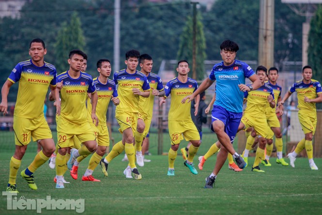 Tuyển Việt Nam 'luyện binh' trong ngày vắng bóng thầy Park - ảnh 2