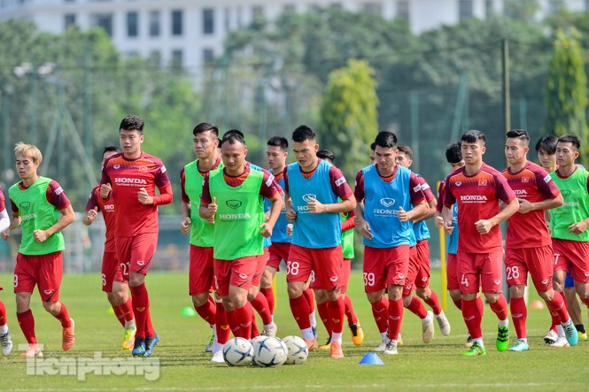 Tuyển Việt Nam bất ngờ đổi lịch 'luyện công' - ảnh 1