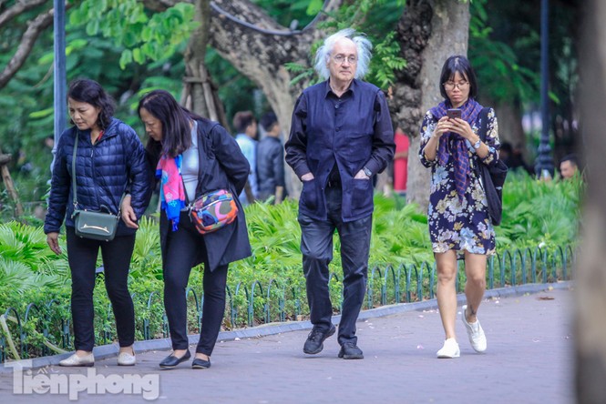 Hà Nội đón không khí lạnh: 'Đã nghe rét mướt luồn trong gió' - ảnh 7