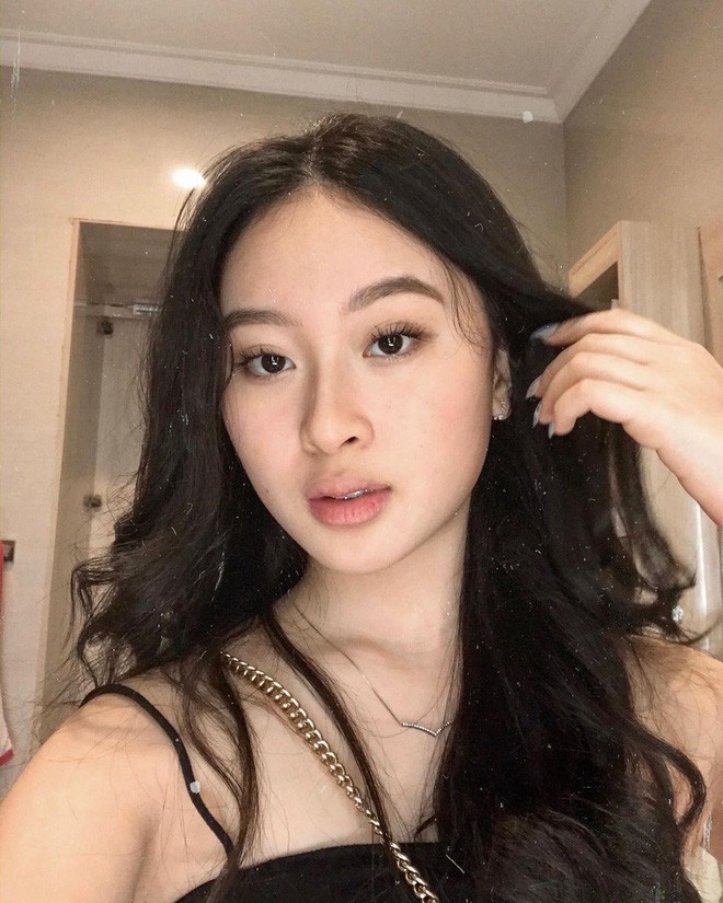 Gái xinh ĐH Yale khoe cả thùng huy chương, giấy khen và bài thi đạt 100 điểm - ảnh 8