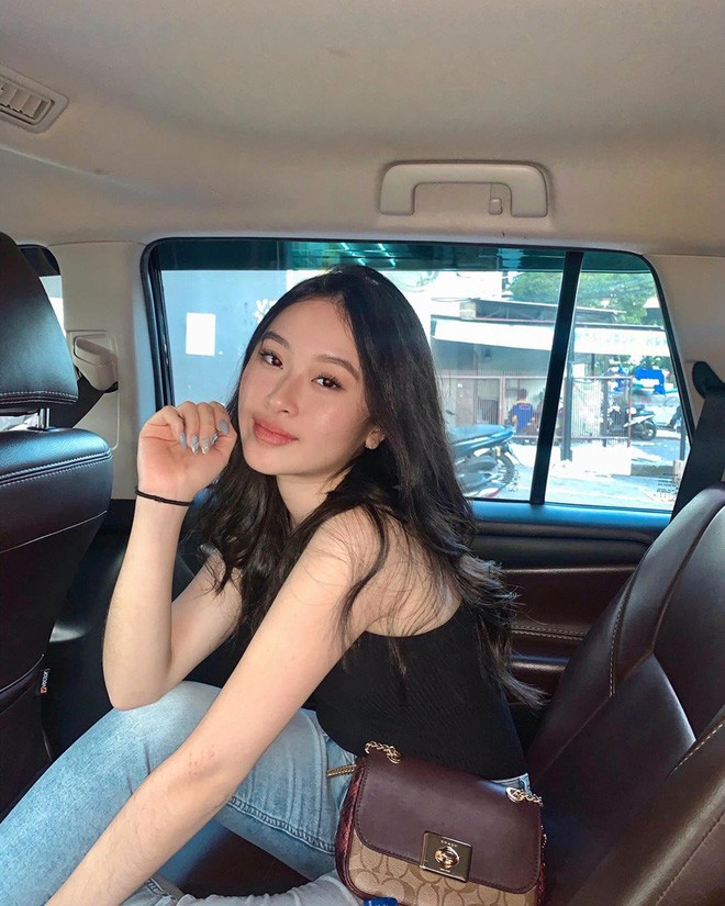 Gái xinh ĐH Yale khoe cả thùng huy chương, giấy khen và bài thi đạt 100 điểm - ảnh 9