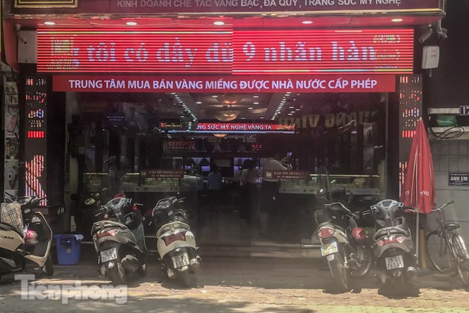 Phố vàng Hà Nội đìu hiu giữa 'cơn bão' giá lịch sử - ảnh 5