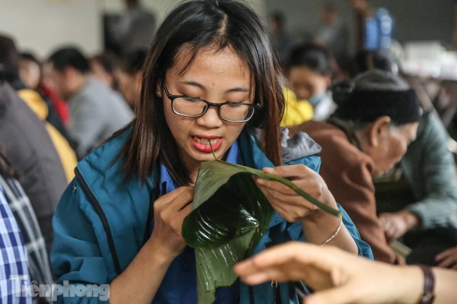 Nhiều nơi ở Hà Nội gửi hàng vạn bánh chưng ủng hộ miền Trung - ảnh 3