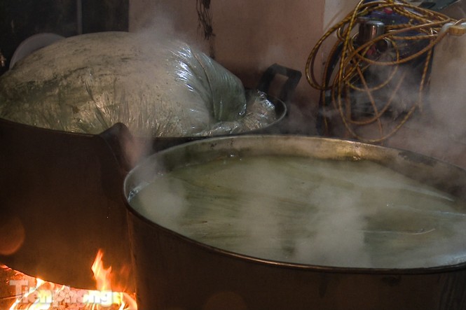 Nhiều nơi ở Hà Nội gửi hàng vạn bánh chưng ủng hộ miền Trung - ảnh 8