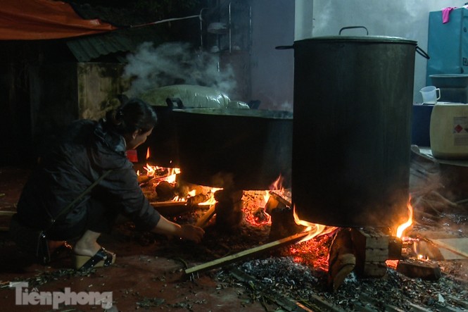 Nhiều nơi ở Hà Nội gửi hàng vạn bánh chưng ủng hộ miền Trung - ảnh 9