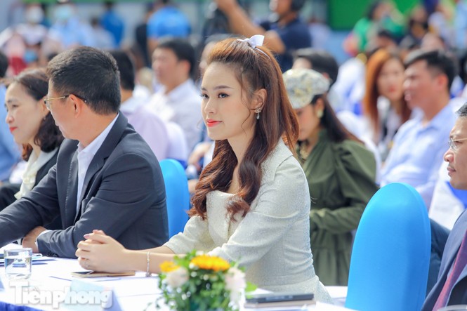 Á hậu Bùi Phương Nga cùng dàn người đẹp trải nghiệm Sóng Festival - ảnh 10