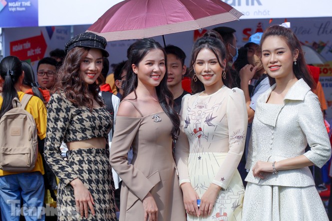 Á hậu Bùi Phương Nga cùng dàn người đẹp trải nghiệm Sóng Festival - ảnh 7