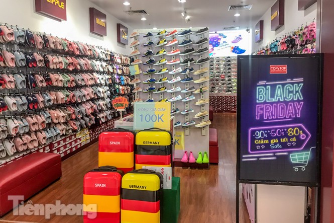 Nơi chen nhau, nơi lác đác vài khách trong ngày Black Friday - ảnh 9