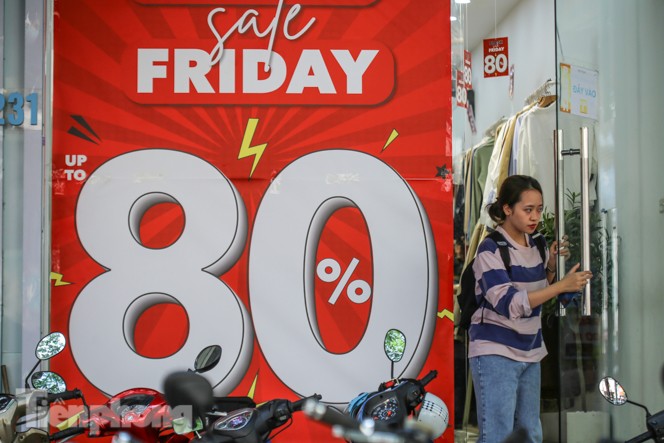 Nơi chen nhau, nơi lác đác vài khách trong ngày Black Friday - ảnh 3